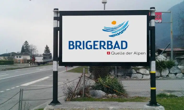 LED Display Oberwallis Wer auffällt wird gesehen Zielgerichtete Werbung im Oberwallis Das lebende Plakat